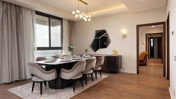 Luxury Apartment, City View | In-room dining