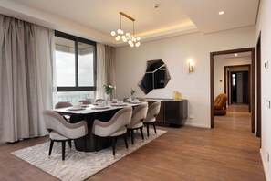 奢华公寓, 城市景观 | 客房内用餐