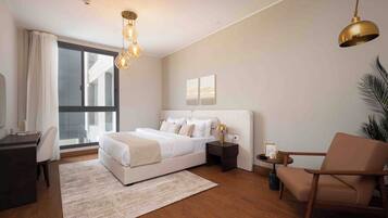 Escritorio y espacio para trabajar con laptop