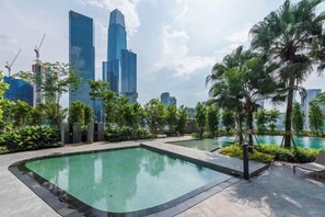 Hồ bơi ngoài trời