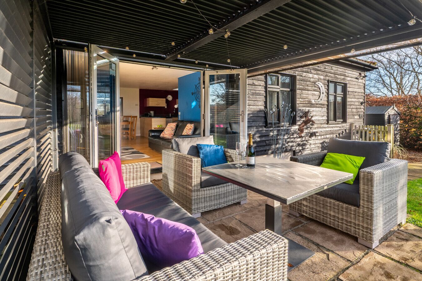 屋外ダイニングエリア