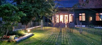 Swift Host | Owl Barn | Sleeps 2 | EV Charger | Private Garden