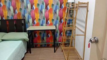 Free WiFi, bed sheets