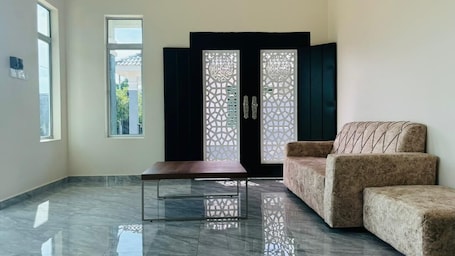 Suite, 3 Bedrooms. Capital O 91227 Chalet D'bendang Mak Teh