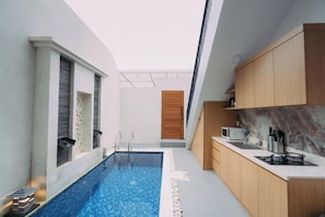 Outdoor pool - The Lavana Nakula Villa Kuta Sunset (Bali)
