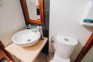 Room - Reddoorz @ Balatas Magsaysay Naga City (Naga)