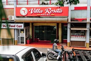 Exterior - Villa Rosita Hotel Naga City by RedDoorz (Naga)