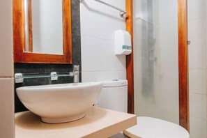 Room - Reddoorz @ Balatas Magsaysay Naga City (Naga)
