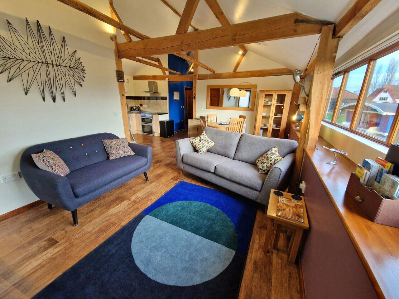 Télévision, lecteur de DVD, livres