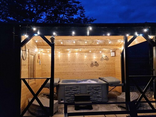 Orchard Barn | Sleeps 4 | Hot Tub | Private Garden | EV Charger