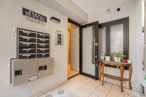 Unclassified image, 2 of 10, button - Kayara Hotel Kameido (Tokyo)