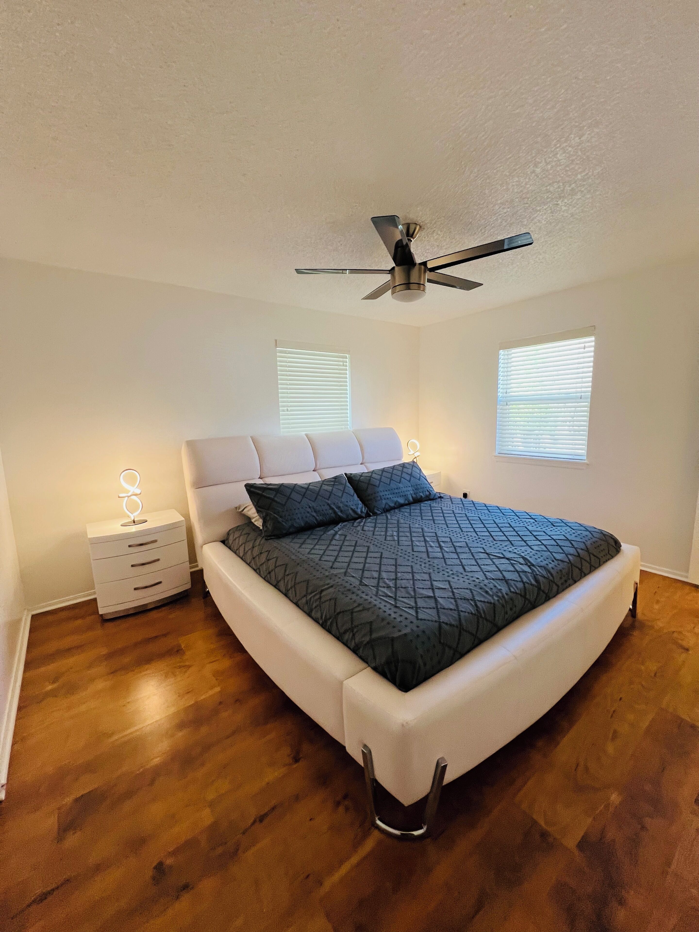 3 habitaciones, tabla de planchar con plancha y wifi gratis 