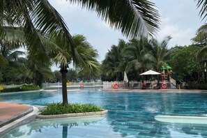 Outdoor pool - Alex'housing Vinhome D'capitale luxury apartment (Hanoi)