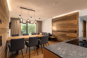 Ferienwohnung mit 2 Schlafzimmern (7 Personen) | บริเวณนั่งเล่น | ทีวี 40 นิ้ว พร้อมช่องดาวเทียม