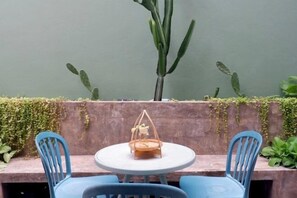 Exterior - Red Panda Hostel & Cafe (Chiang Mai)