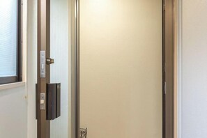 Interior - Bright Modern in Tokyo's Northern District (Tokyo)