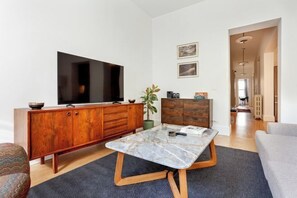 Fer et planche à repasser, lits bébé