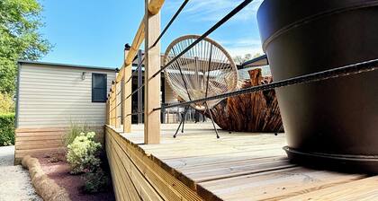 Mobile home complex in the ChĂąteau de Nogentel residential leisure park!