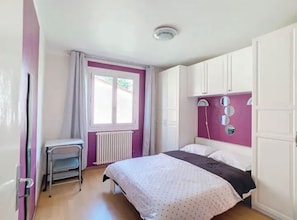 3 chambres, fer et planche à repasser, Wi-Fi, draps fournis