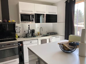 Micro-ondes, four, plaque de cuisson, lave-vaisselle