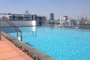 Outdoor pool - 1 bed 1 bath @Thonglor near The Commons (Bangkok)