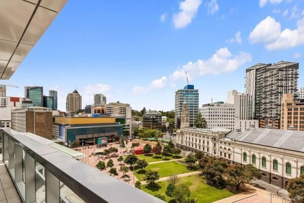 Room - Urban Escape: Prime Location (Auckland)