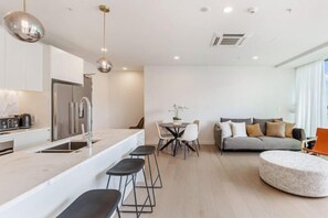 Room - Urban Escape: Prime Location (Auckland)