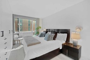 2 soverom, skrivebord, strykejern/-brett og wi-fi