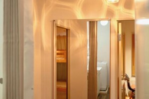 Interior - Wood and blue Enoshima (Fujisawa)