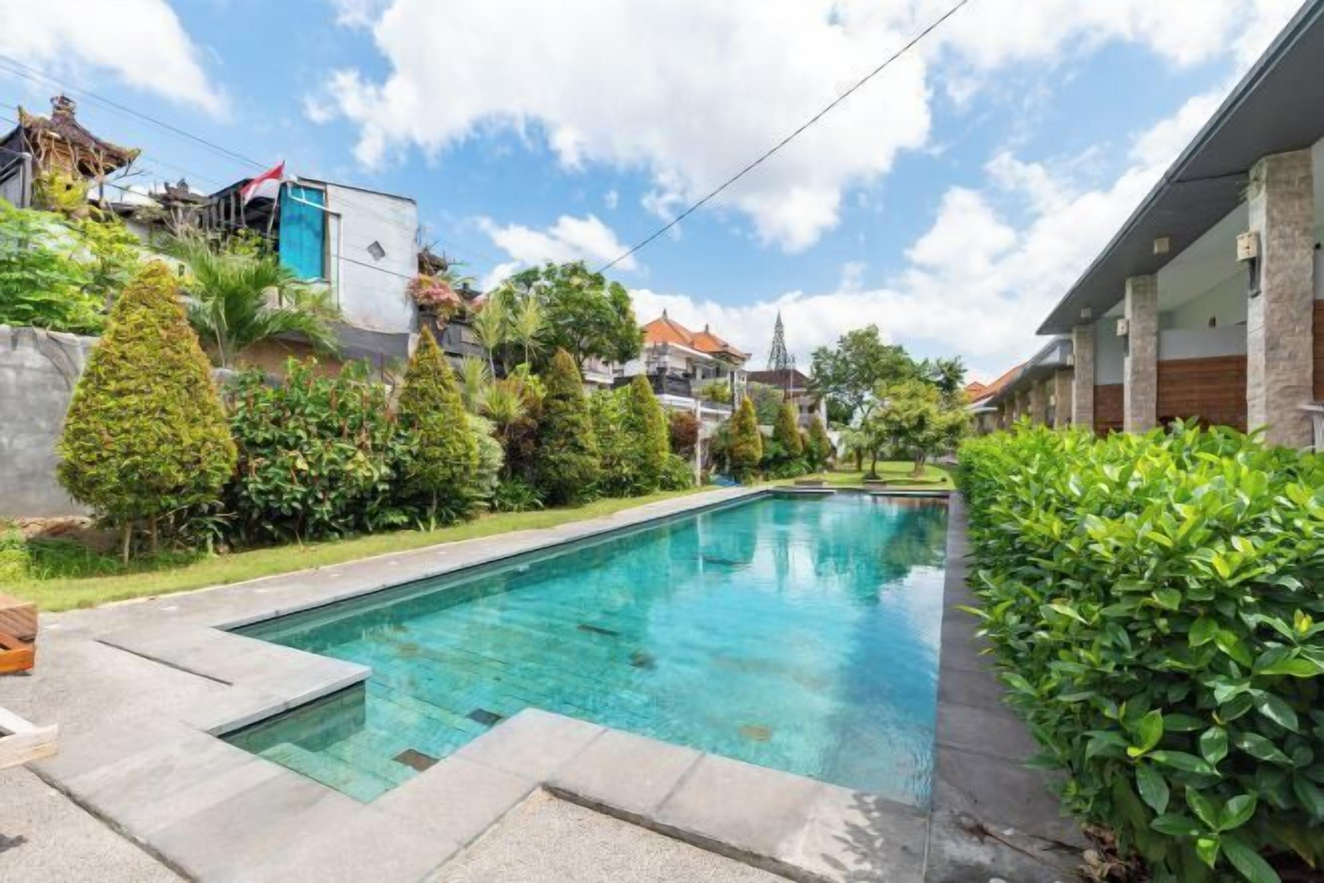 Hồ bơi ngoài trời