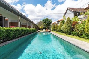 Kolam renang outdoor