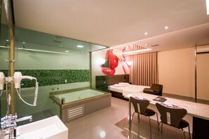Superior Suite with Hydro | Wifi gratis y accesible en silla de ruedas