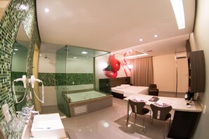 Superior Double Room, Garden View | Bilik Mandi | Kelengkapan dandanan diri percuma, pengering rambut, tuala disediakan 