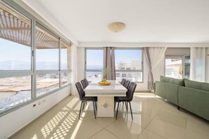 Room - Sea View Penthouse Near the Beach by Sea N' Rent (Eilat)