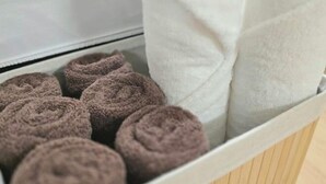 A white storage bin with several rolled-up towels. - Turtle Stay Seoul-- the Center of Seoul #Cozy Apartment (Seoul)