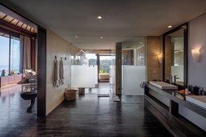 Baignoire et douche séparées