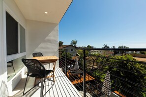 Outdoor dining - Modern 2BDR Condo w/ Large Patio & Views | Avalon (San Diego)