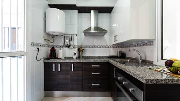 Fridge, microwave, oven, coffee/tea maker