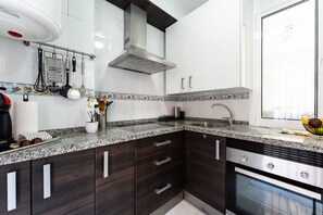 Frigorífic, microones, forn i cafetera i tetera 