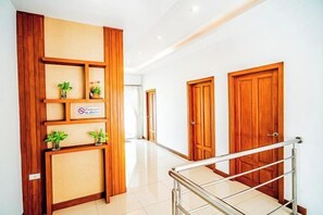 المنشأة من الداخل