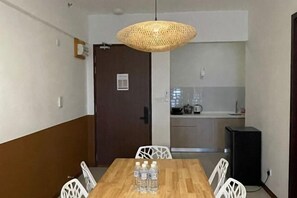 Room - Family-friendly Homey Unit with Parking (5 mins to airport) (Donggongon)