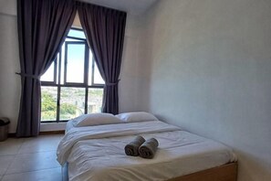 Room - Family-friendly Homey Unit with Parking (5 mins to airport) (Donggongon)