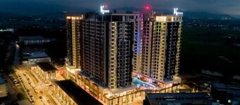 Family-friendly Homey Unit with Parking (5 mins to airport)