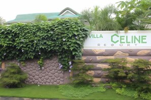 Property grounds - Villa Celine Laguna (Laguna)
