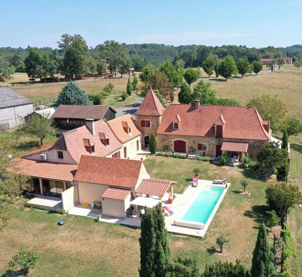 Exterior - Gîte du pigeonnier with swimming pool Périgord noir Les palombes 11 people (Saint-Félix-de-Reillac-et-Mortemart)