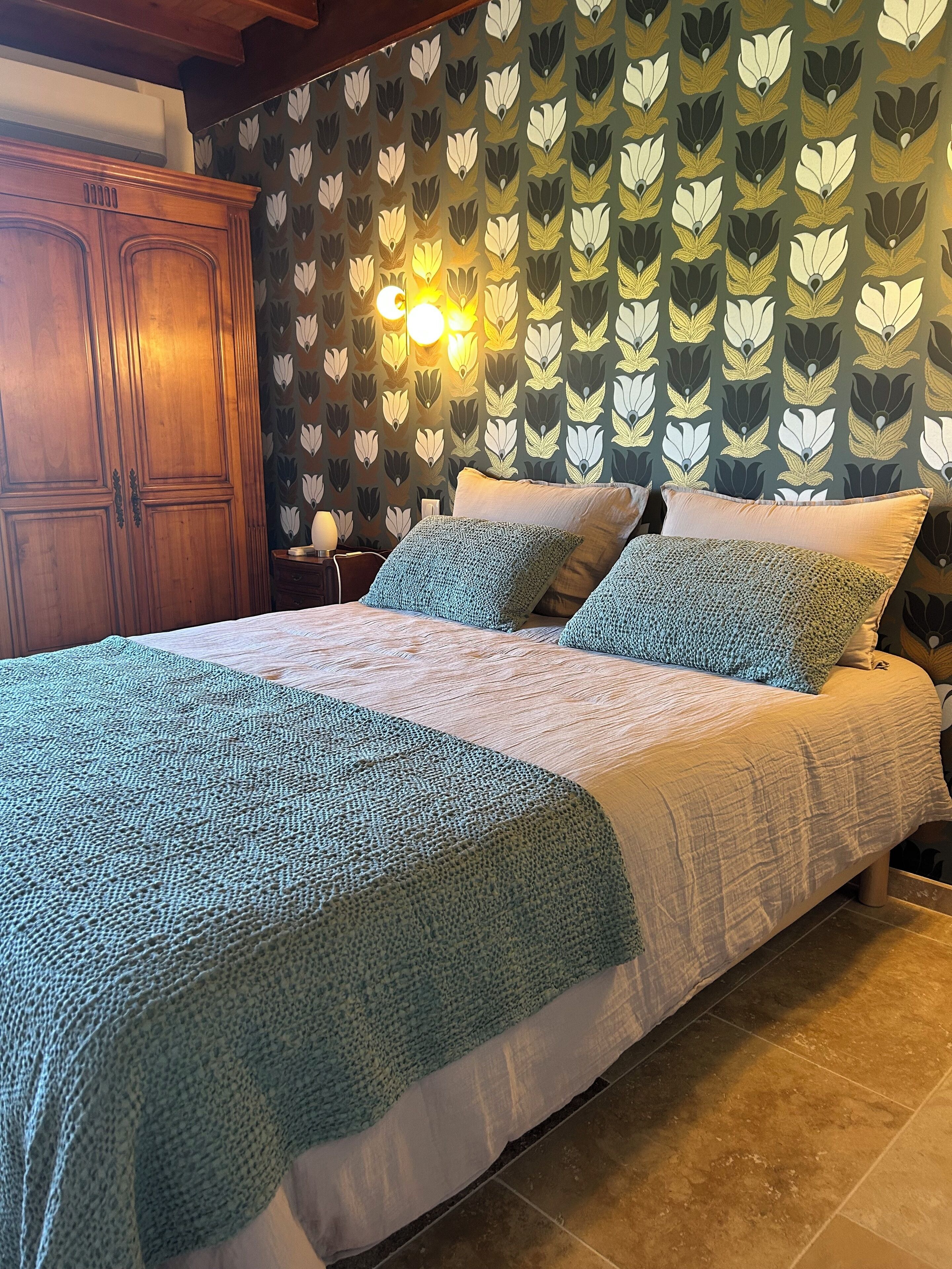 6 dormitoris, planxa i posts de planxar, wifi i roba de llit 