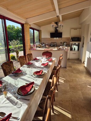 Dining - Gîte du pigeonnier with swimming pool Périgord noir Les palombes 11 people (Saint-Félix-de-Reillac-et-Mortemart)