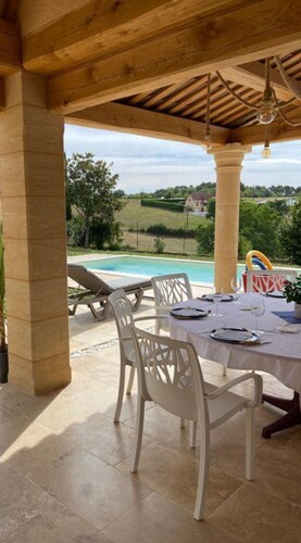 Gîte du pigeonnier avec piscine Périgord noir  Les palombes  11 personnes