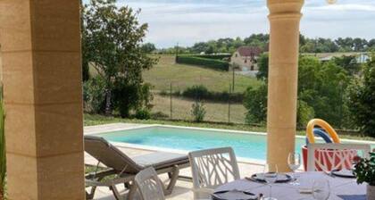 Gîte du pigeonnier with swimming pool Périgord noir 11 people from 484€