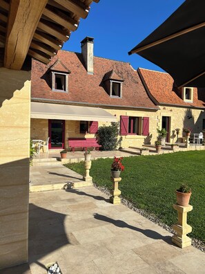 Exterior - Gîte du pigeonnier with swimming pool Périgord noir Les palombes 11 people (Saint-Félix-de-Reillac-et-Mortemart)